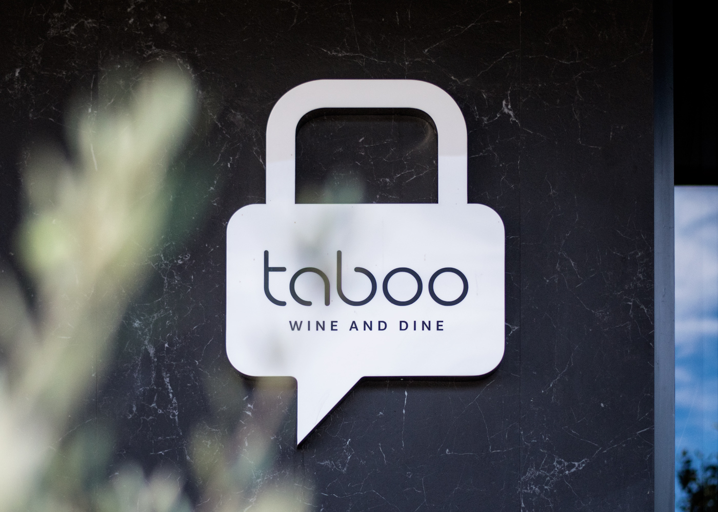 The Verbal and Visual Identity of Wine & Dine Restaurant