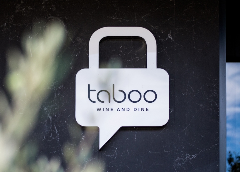 Verbalni i vizualni identitet restorana Taboo grafički dizajn shift